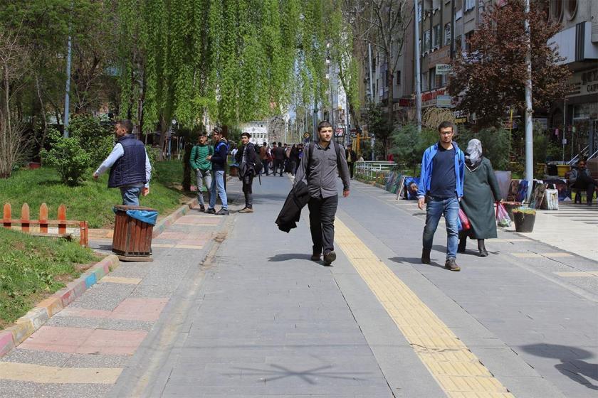 Diyarbakırlılar YSK’nin KHK kararına tepki gösterdi