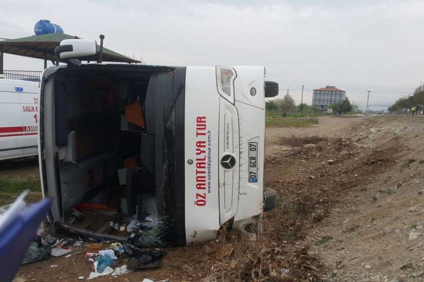 Denizli'de öğrencileri taşıyan tur otobüsü devrildi: 34 yaralı