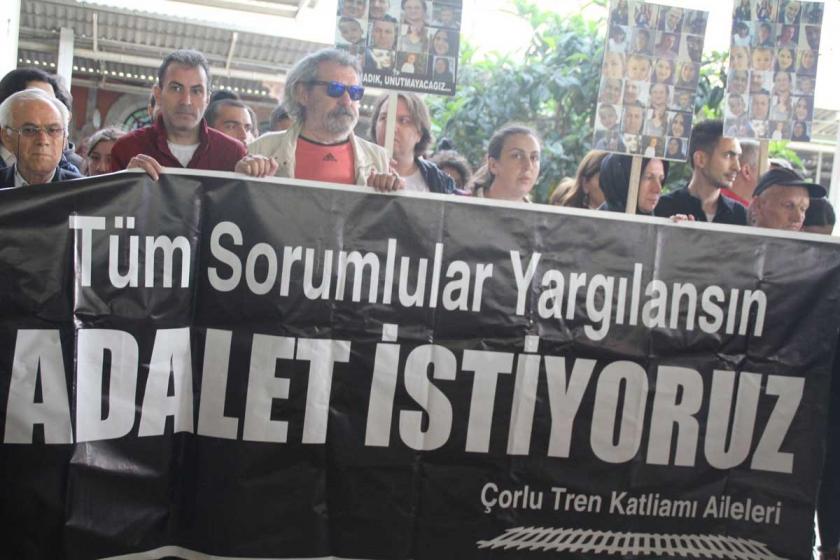 Sirkeci Garı’nda, Çorlu'da hayatını kaybedenler için adalet nöbeti