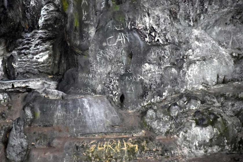 Cennet Adası'nda 12 bin yıllık tarihe "Aşk ilanı" yazıları