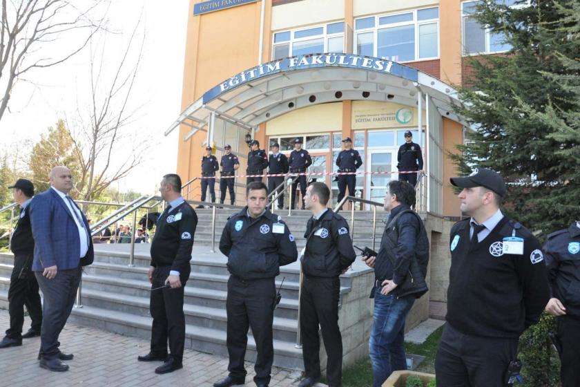 Eskişehir Üniversitesi'nde 4 akademisyeni öldüren katil duruşmada olay çıkardı