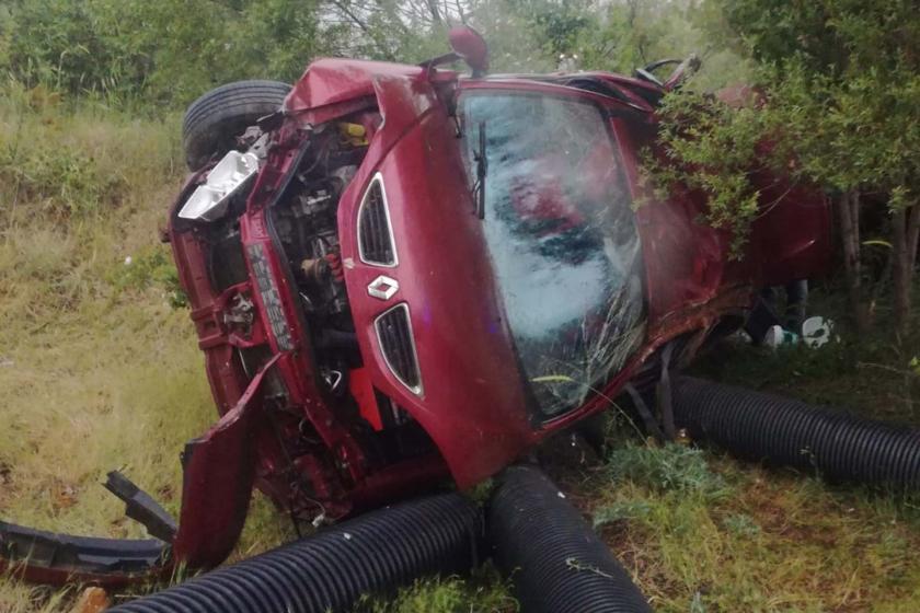 Bayram tatiline giden işçileri taşıyan araç devrildi, araçtaki 5 kişi yaralandı