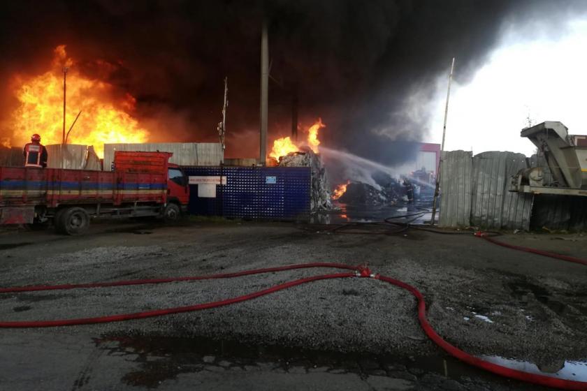 Sakarya’da geri dönüşüm tesisinde yangın çıktı