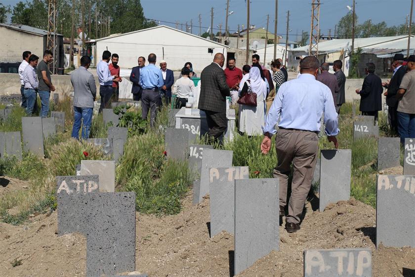 Mezarlık ziyaretlerinde ‘çözüm ve barış’ temennisi