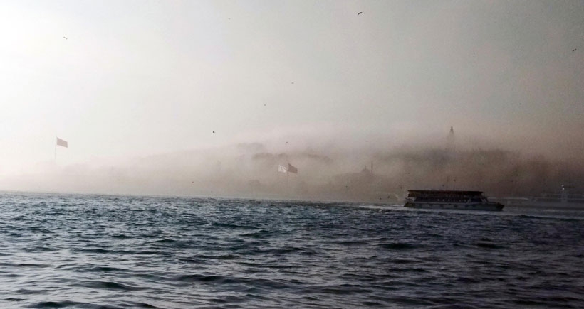 İstanbul sis altında kaldı