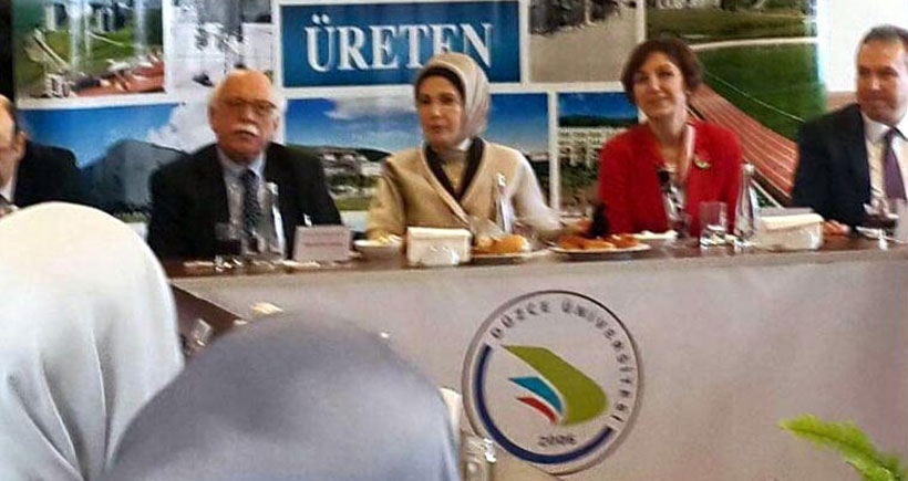 Emine Erdoğan, Düzce Üniversitesi'nde konferans verdi