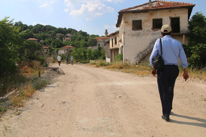 'Yerinden kopan taş yosun tutmaz'