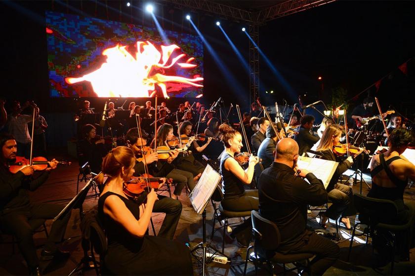 Senforock Orkestrası konser verdi: En büyük rock korusuyla şarkı söyledik