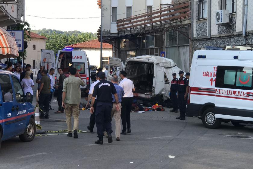 Edirne'de minibüse doldurulan 40 mülteciden 10'u yaşamını yitirdi