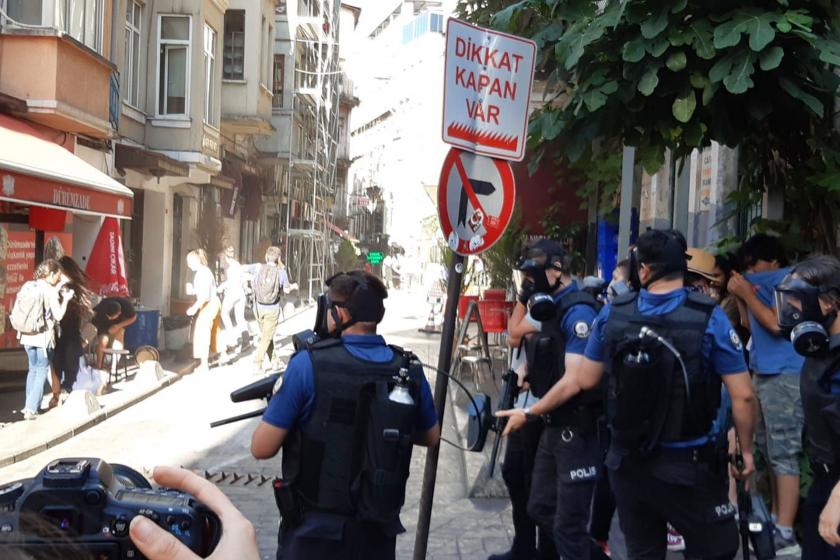 Polis, Mis Sokak'taki 27. İstanbul LGBTİ+ Onur Haftası kutlamasına saldırdı