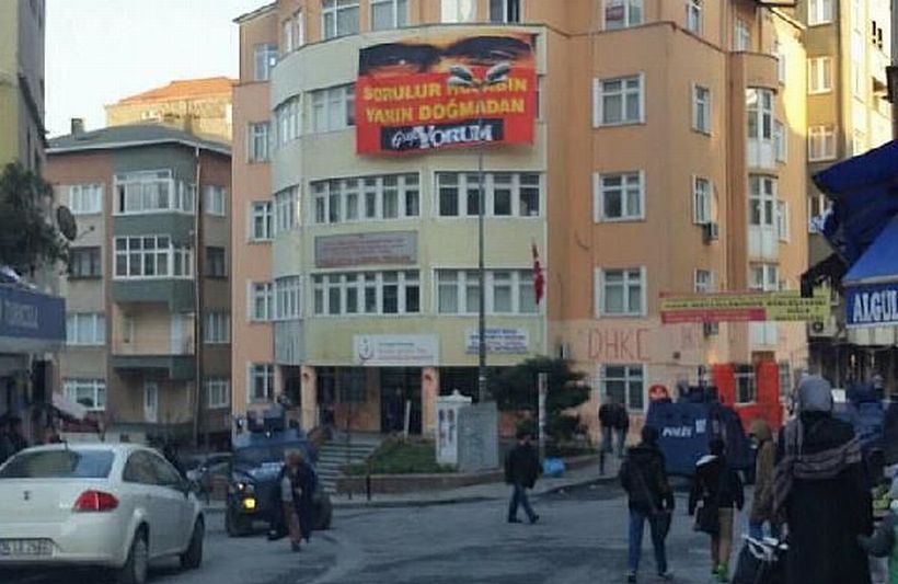 Okmeydanı'da 2 polis darbedildi!