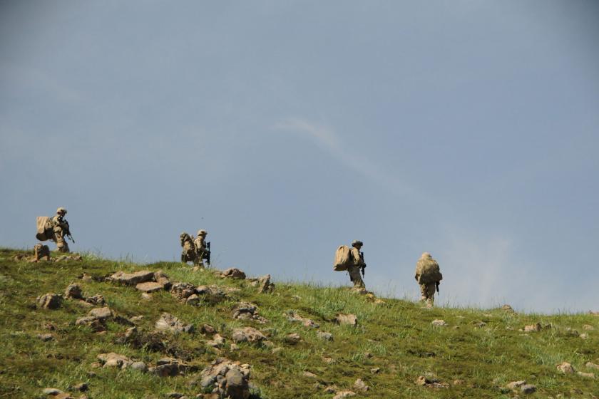 Irak'ta sürdürülen operasyon kapsamında 3 asker yaşamını yitirdi, 7 asker yaralı