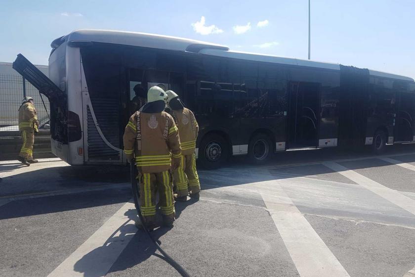 Esenyurt'ta metrobüste yangın