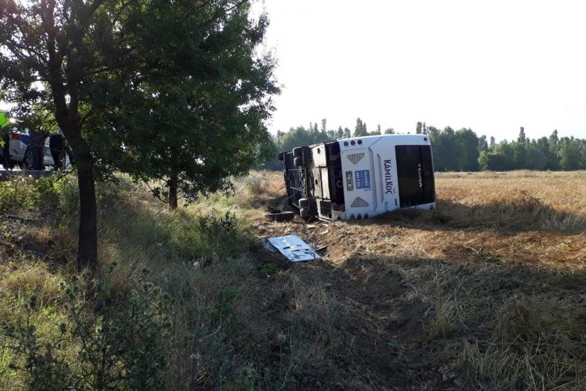 Afyon'da yolcu otobüs devrildi, 7 kişi yaralandı