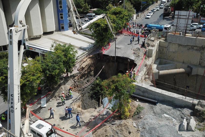 Bahçelievler'de metro inşaatı sırasında yol çöktü