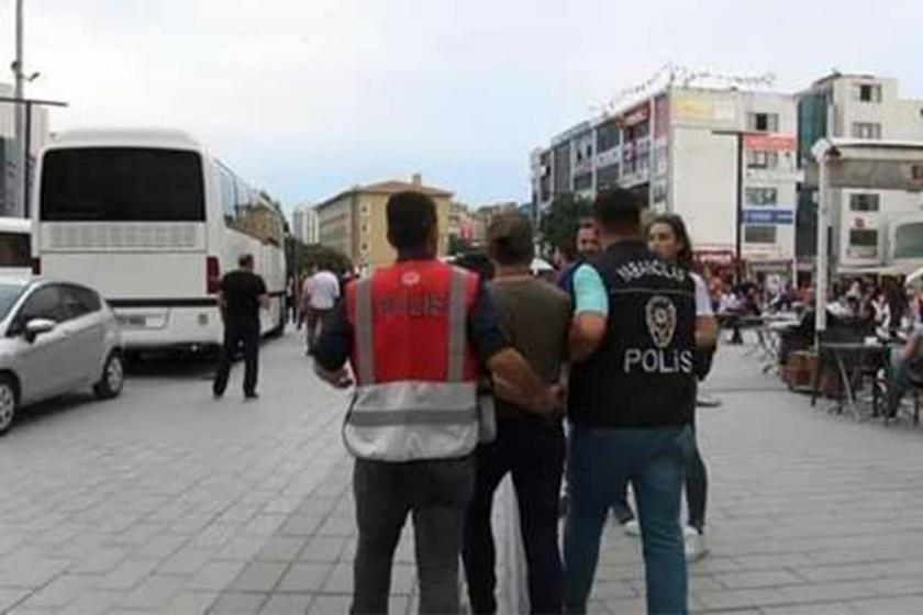 İstanbul Valiliği tarafından sınır dışı edilen Suriyeli mülteci sınırda vuruldu