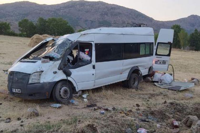 Fındık işçilerini taşıyan minibüs devrildi çok sayıda yaralı var