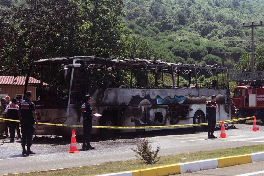 Balıkesir’de yolcu otobüsü seyir halindeyken yandı, 5 kişi hayatını kaybetti