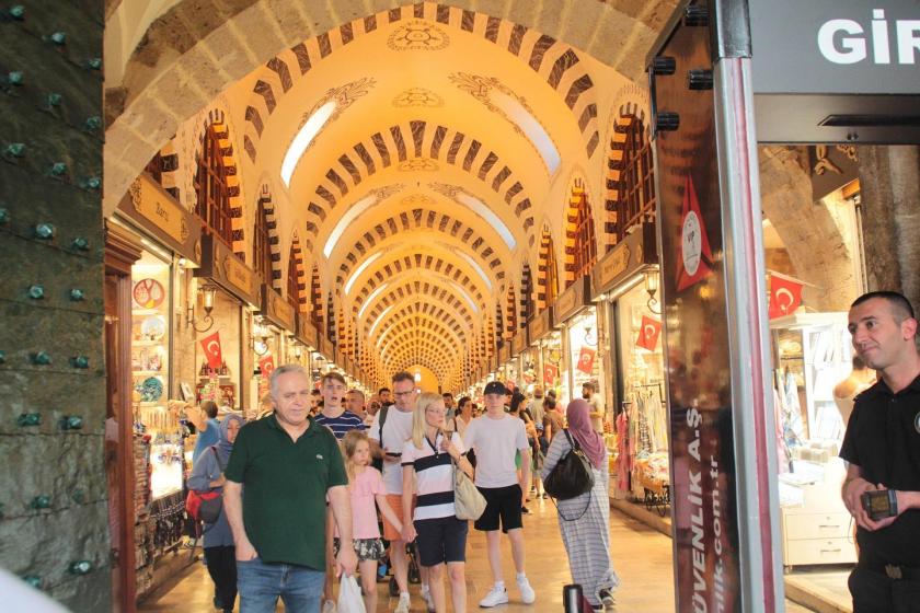 Kapalıçarşı’ya operasyon: 40 kişi gözaltında, 1,25 milyar liralık pırlanta ele geçirildi