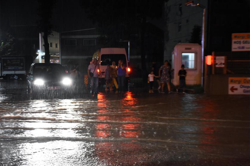 Kocaeli ve Edirne'de sağanak etkili oldu: Ev ve iş yerlerini su bastı