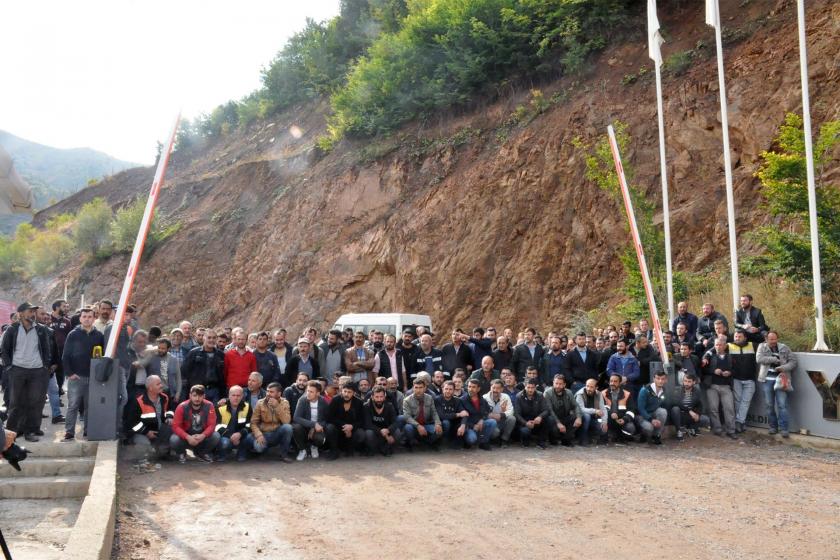 Gümüşhane'de ücretleri ödenmeyen maden işçileri eylem yaptı