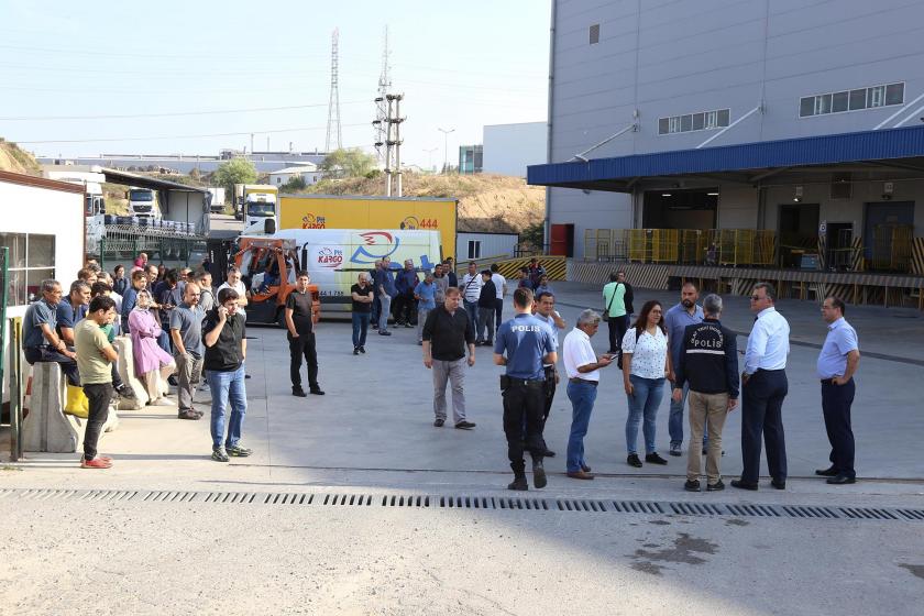 PTT kargo merkezinde paketten çıkan toz nedeniyle iki çalışan hastaneye kaldırıldı