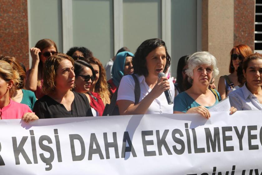 Diyarbakır'da devlet hastanesinde çalışan kadına yönelik saldırı protesto edildi