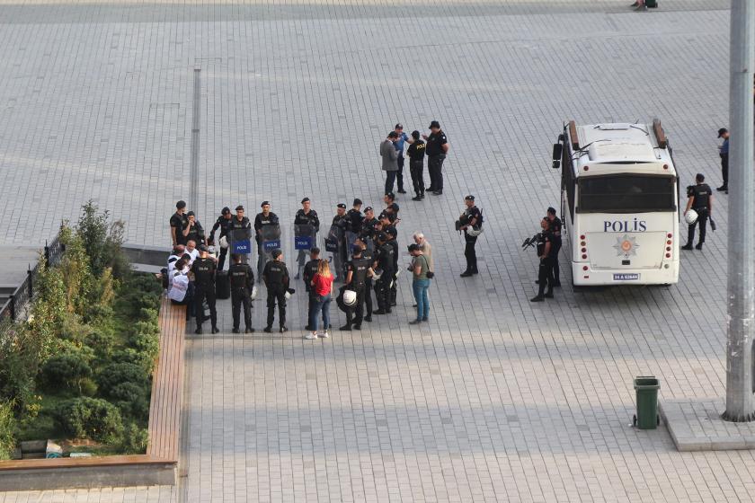 İstanbul'da "Demokrasi Nöbeti" abluka altına alındı, 5 kişi gözaltına alındı