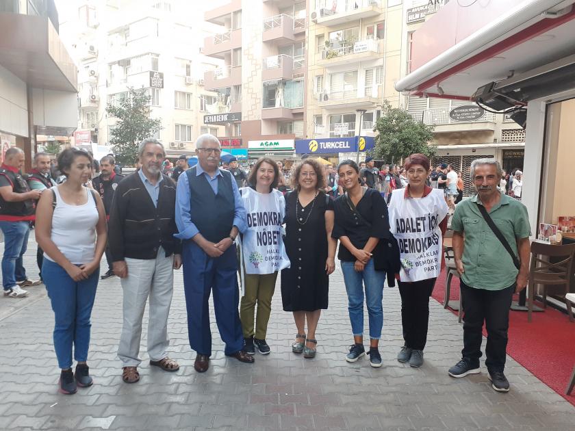 EMEP, HDP'nin İzmir'deki demokrasi nöbetini ziyaret etti