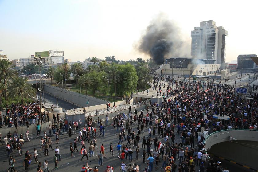 Irak'ta yoksulluğa ve yolsuzluğa karşı eylemlerde 15 kişi yaşamını yitirdi