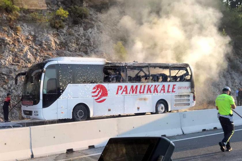 Muğla'da seyir halindeki yolcu otobüsü yandı