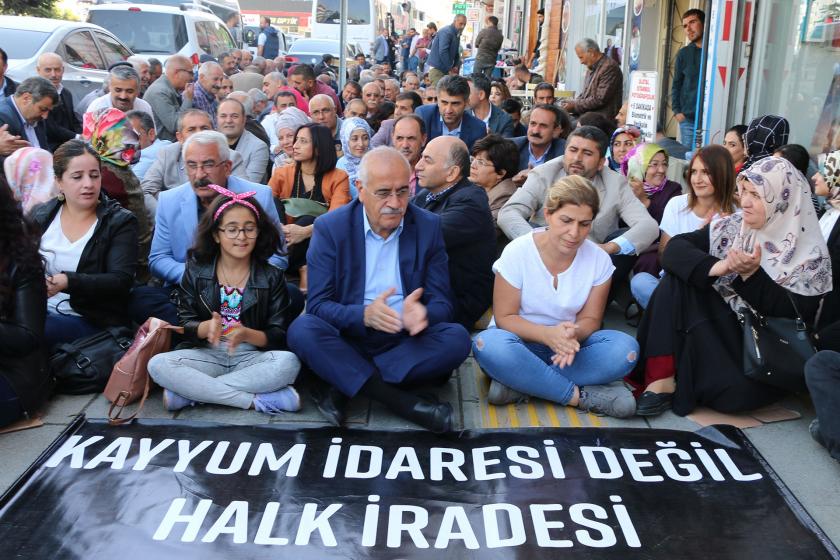 Van'da Demokrasi Nöbeti: Kayyumlar gidecek biz kalacağız