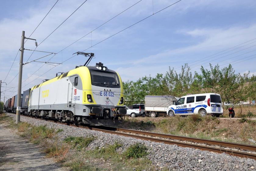 Osmaniye'de trenin çarptığı 2 yaşındaki çocuk yaşamını yitirdi