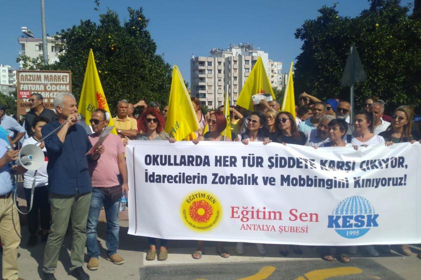 Antalya'da bir öğretmenin, okul müdürü tarafından darbedildiği iddiasına tepki