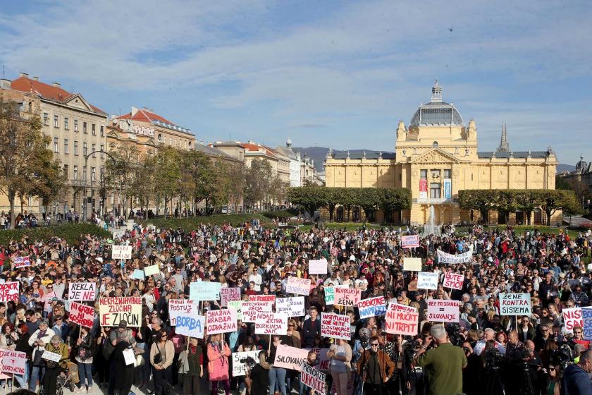 Hırvatistan'da çocuk istismarı protestosu için binler sokakta