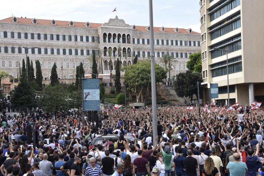 Lübnan’da halkın protestosu ve yol kapatma eylemleri sürüyor