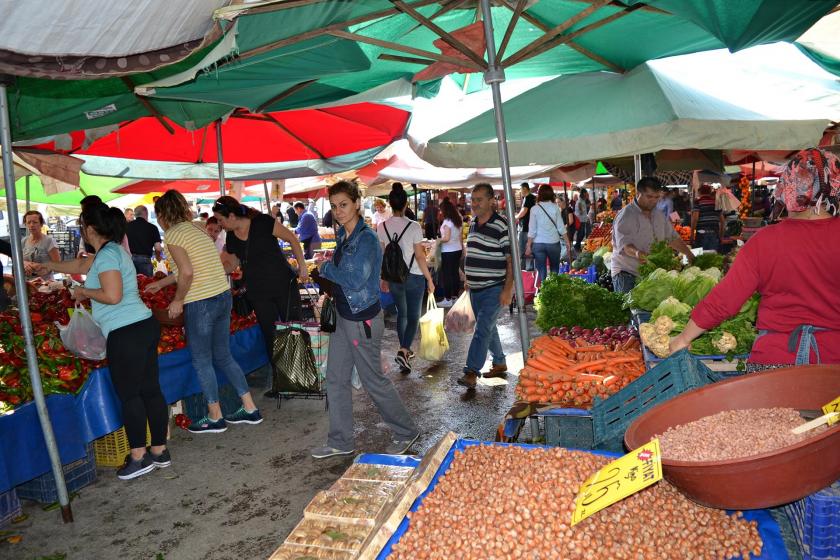 Buca Çarşı pazar yeri sorunlarla açılıyor