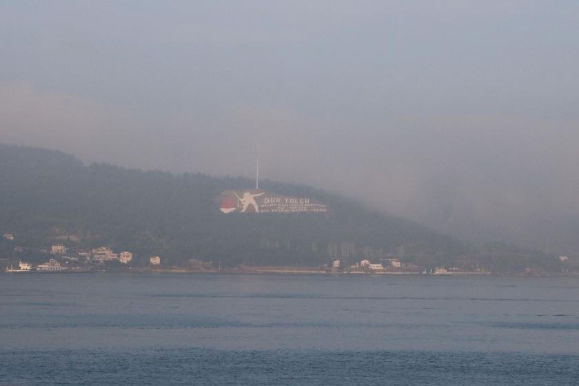 Çanakkale Boğazı'nda transit gemi geçişlerine sis engeli