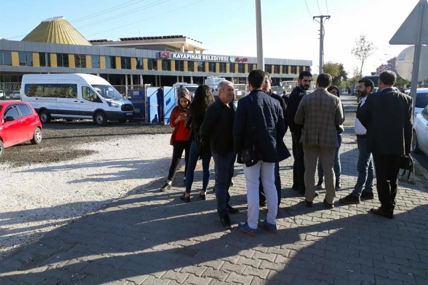 Atanan kayyum, seçilmiş belediye meclis üyelerini belediyeye almadı