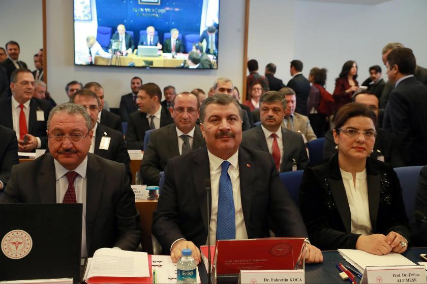 Sağlık Bakanı Fahrettin Koca komisyonda konuştu, bakanlık bürokratları alkışladı