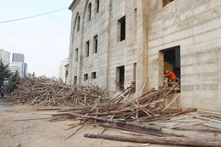 Antep'te iskelesi çöken cami inşaatı