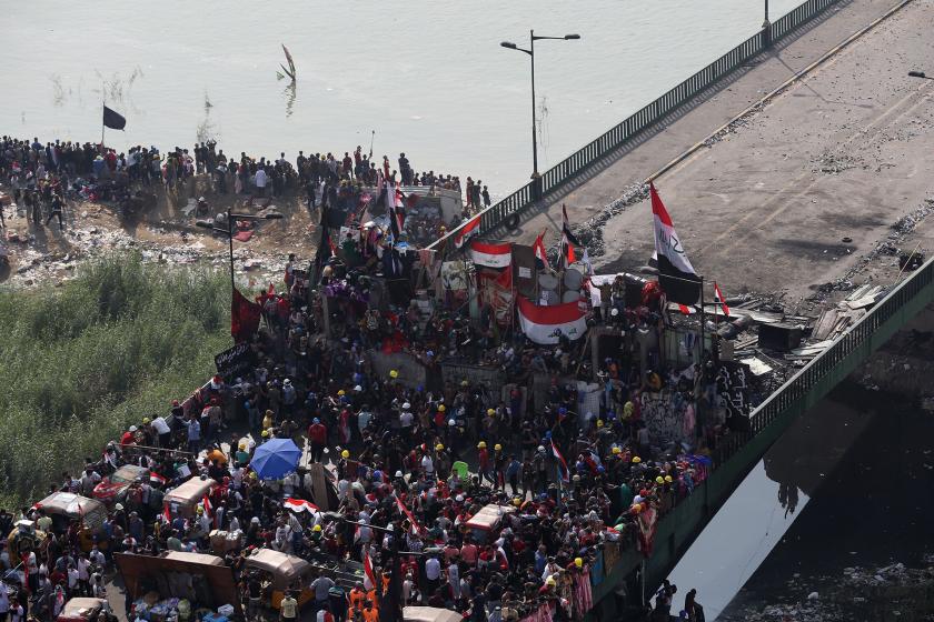 Irak'ta 3 Kasım’da yapılan, hükümet binalarının bulunduğu Yeşil Bölge'ye giden Cumhuriyet Köprüsünü kapatma eylemi 