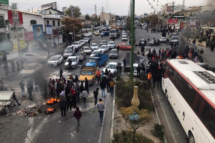 Tahran'daki benzin zammı protestosu