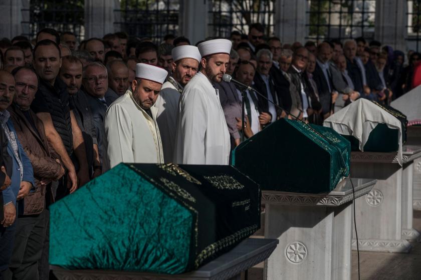 Bakırköy'de evlerinde ölü bulunan Delen ailesinin cenaze töreni.