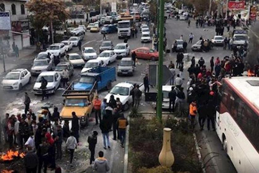 İran’da akaryakıta zam sonrası başlayan protestolar