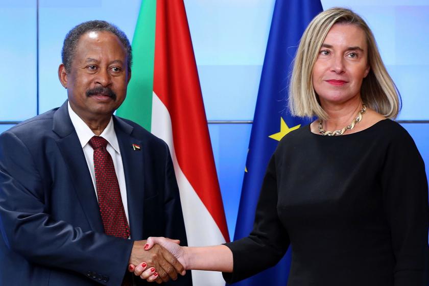 Sudan Başbakanı Abdallah Hamdok (solda) Brüksel'de AB Dış İlişkiler ve Güvenlik Politikaları Yüksek Temsilcisi Federica Mogherini (sağda) ile görüştü.