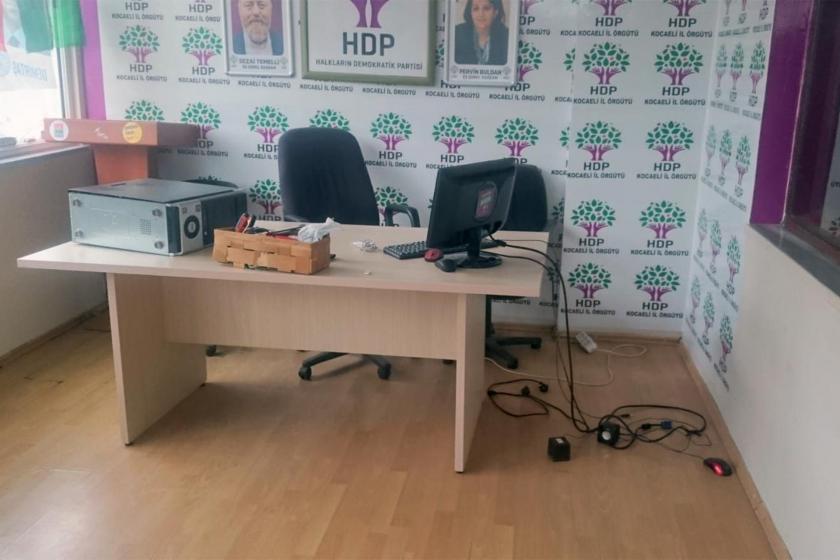 Polis baskını yapılan HDP Kocaeli İl Örgütü binasının dağılmış hali