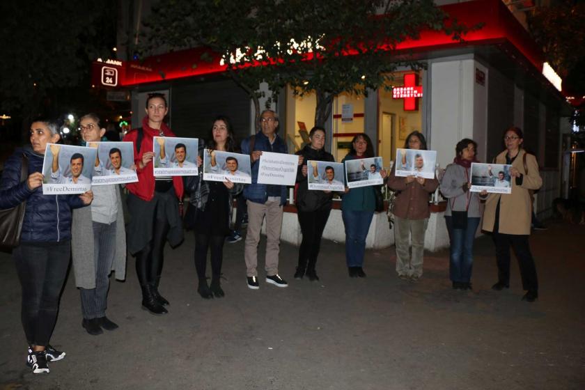 Demirtaş’ın sağlık durumuna dikkat çektikleri için gözaltına alındılar