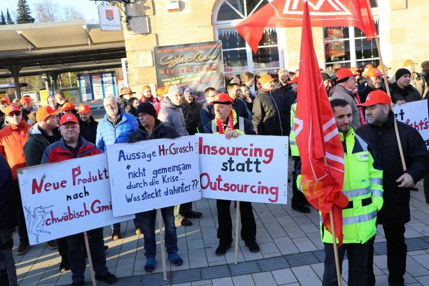 Almanya'da Bosch'un bin civarında işçiyi işten atacağı haberi üzerine işçiler kitlesel bir yürüyüş yaptı