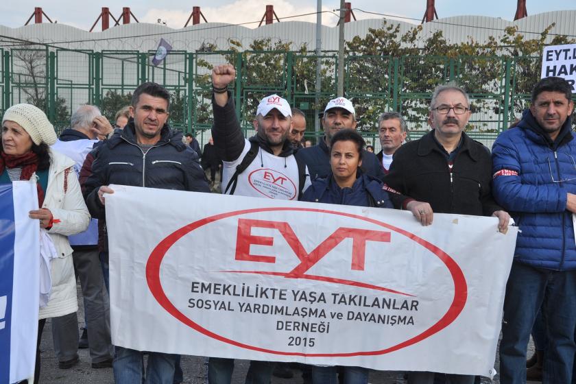 EYT'liler pankartıyla alanda